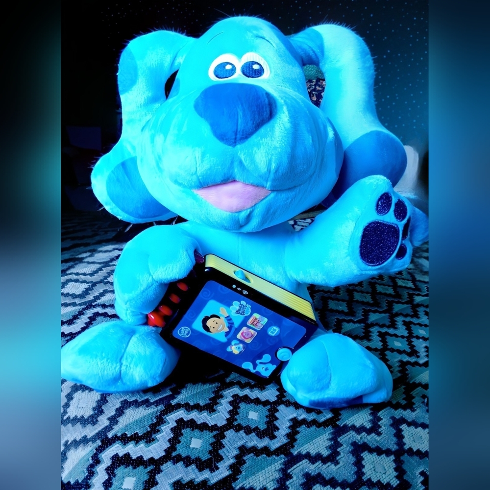 Blue's Clues Storytime with Blue Plush & Tablet 11"-12"